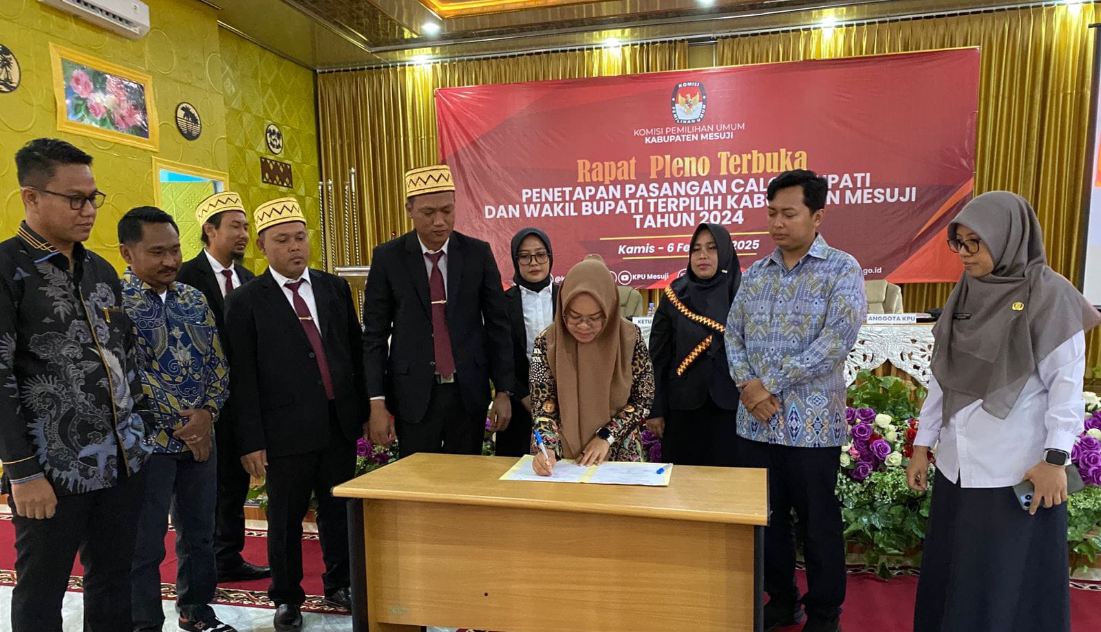 KPU Mesuji Tetapkan Elfianah-Yugi Wicaksono sebagai Bupati dan Wakil Bupati Terpilih