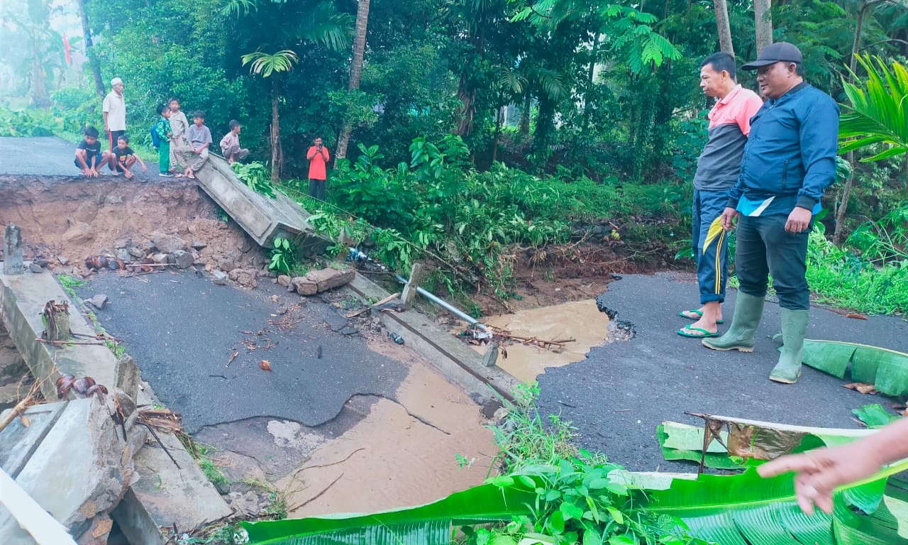 Banjir Bandang di Pematang Sawa Tanggamus Lampung, Jalan Utama Putus dan Ratusan Rumah Terendam