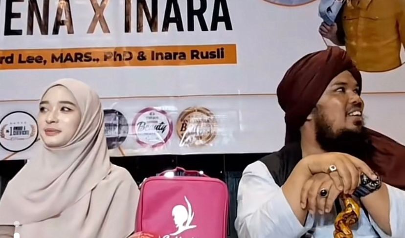 Inara Rusli Putuskan Lepas Cadar, Demi Tuntutan Pekerjaan?