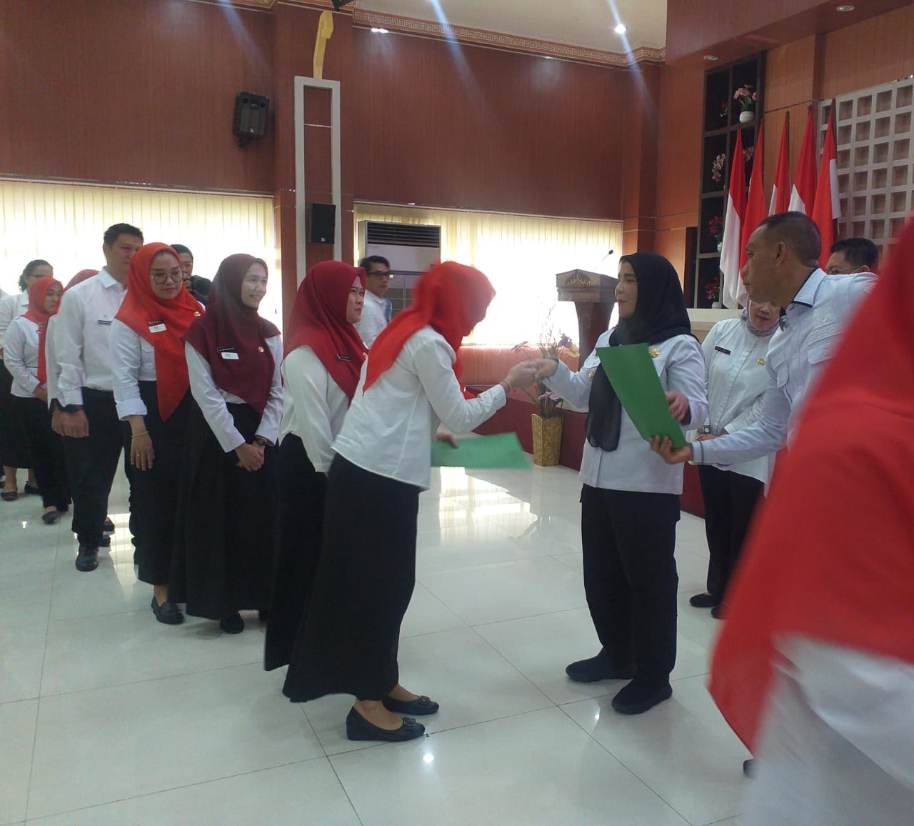 Serahkan SK PPPK Nakes, Wali Kota Bandar Lampung Sebut Akan Kembali Usulkan Pengangkatan untuk 12 Ribu Orang