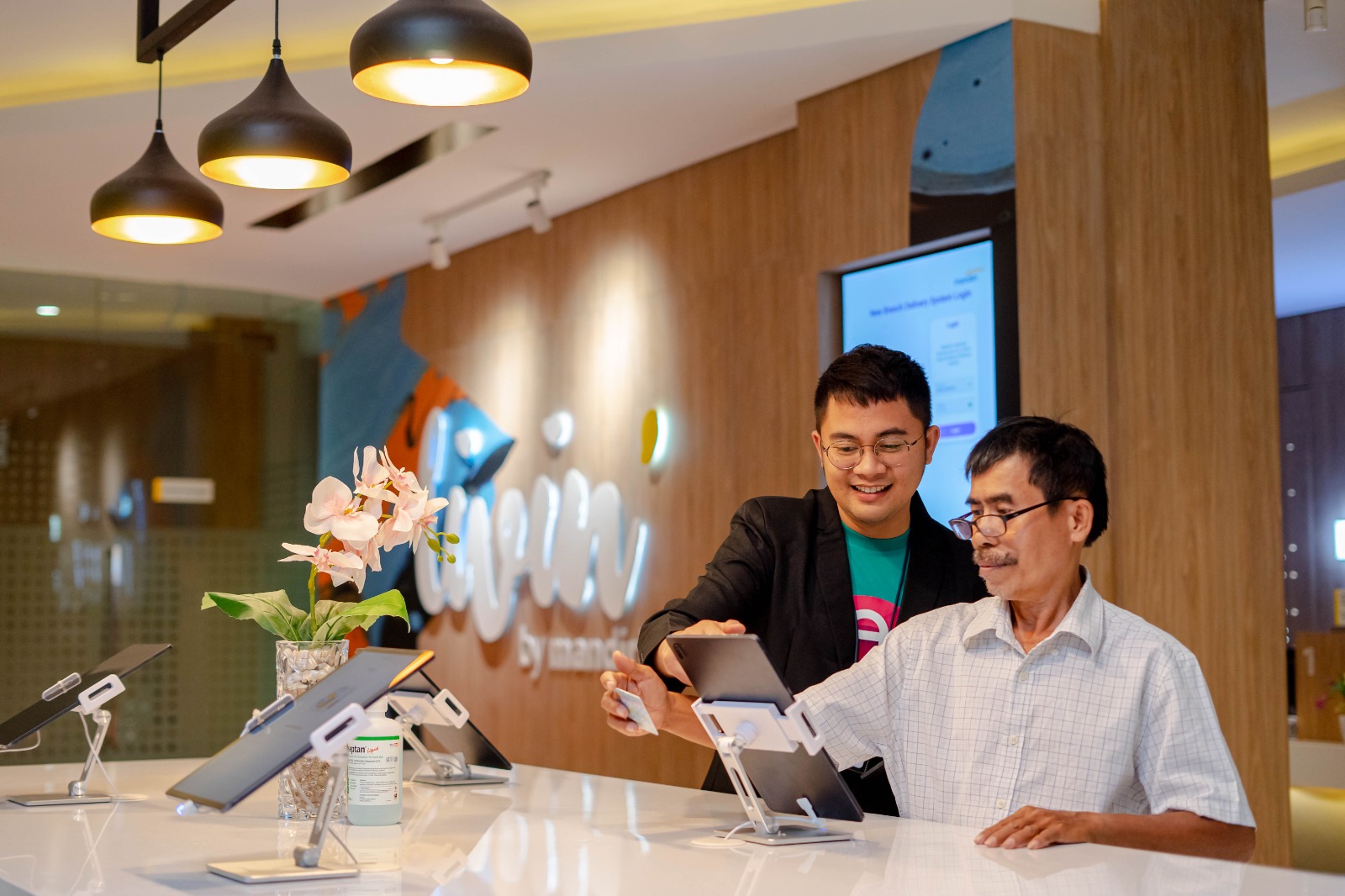 Good Job! Bank Mandiri Dapat Apresiasi Tempat Kerja Terbaik di Indonesia Versi LinkedIn Top Companies