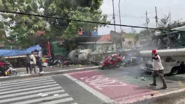 Lakalantas di Jalan Sultan Agung, Delapan Orang Tewas