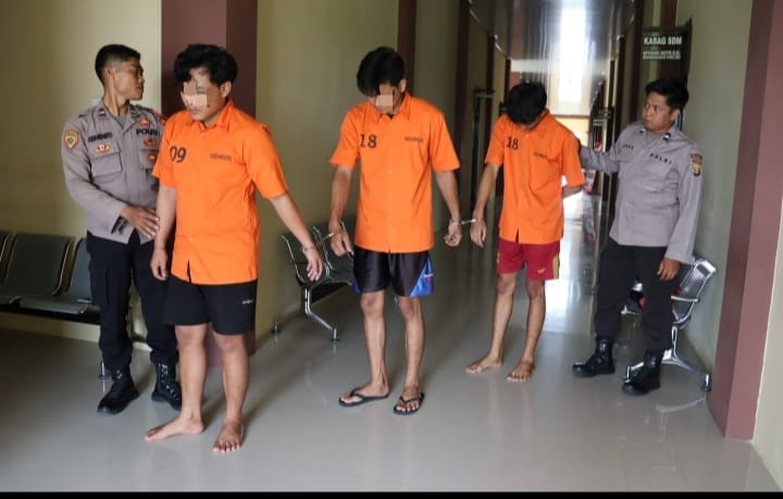 Tunggu Pembeli di SPBU, Tiga Pemuda Diamankan