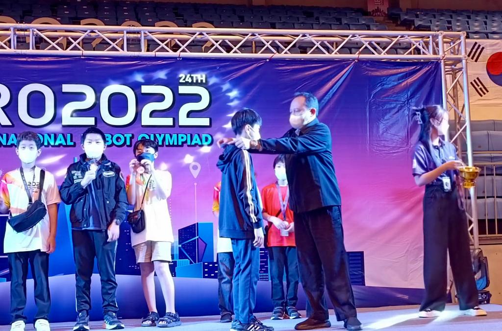 Akademisi UBL Bawa Tim Merah Putih Raih Medali Perak di Internasional Robot Olympiad, Thailand