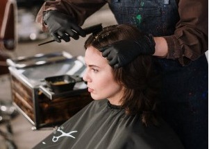 Hukum Mewarnai Rambut, Haram atau Tidak?