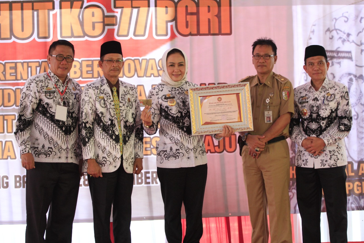 Kado untuk Guru, Winarti Dorong PGRI MoU dengan Polres Tulang Bawang Perlindungan Hukum