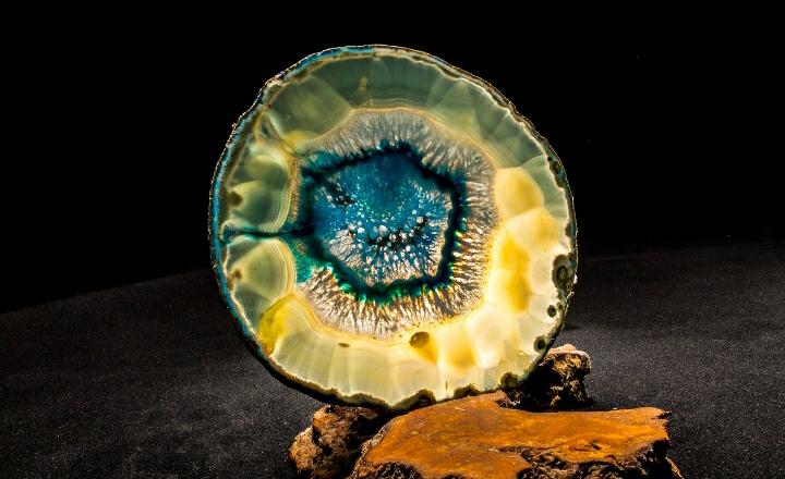 Mengenal Bacan Sebagai Jenis Batu Akik Paling Mahal