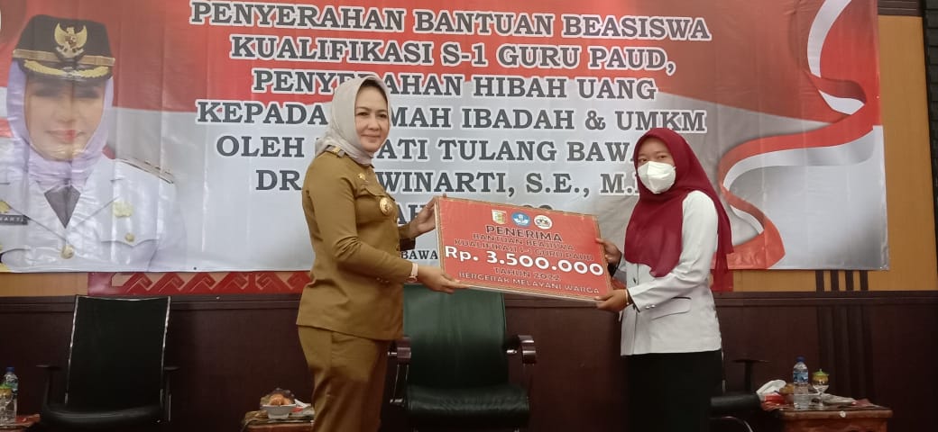 Realisasikan 25 Program BMW, Winarti Bagi-bagi Bantuan, dari Beasiswa, Hibah Rumah Ibadah sampai UMKM