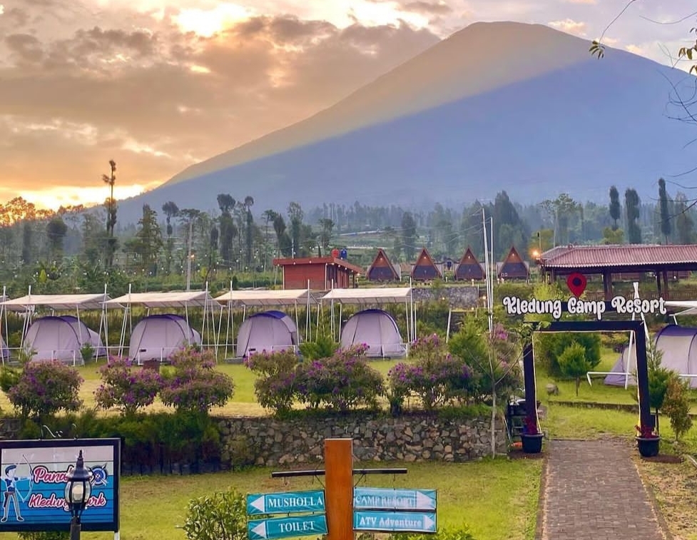 Cakep Banget, Nginep Kledung Park Hidden Gems Temanggung , Villa Glamping Camping dengan View 2 Gunung