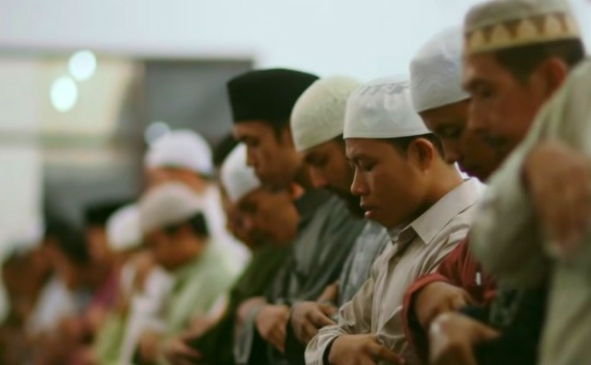Keutamaan Sholat Tarawih, Lengkap Dengan Bacaan Niat Sebagai Imam, Makmum dan Sendirian