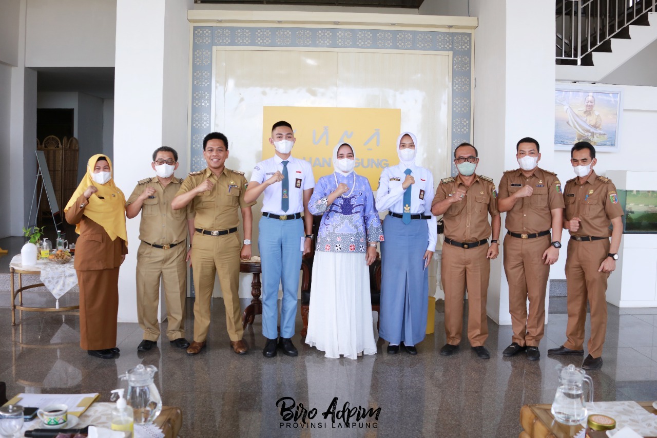 Dukung Rendy dan Shelin Sebagai Paskibraka Nasional Utusan Lampung, Ini Pesan Ibu Riana