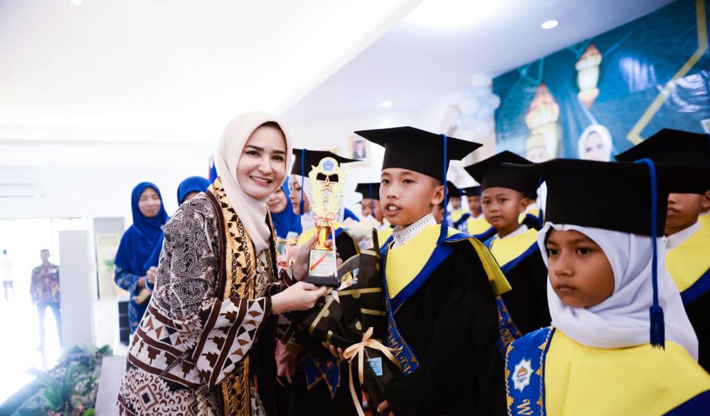 Ketua TP PKK Berikan Penghargaan ke Tahfidz Quran