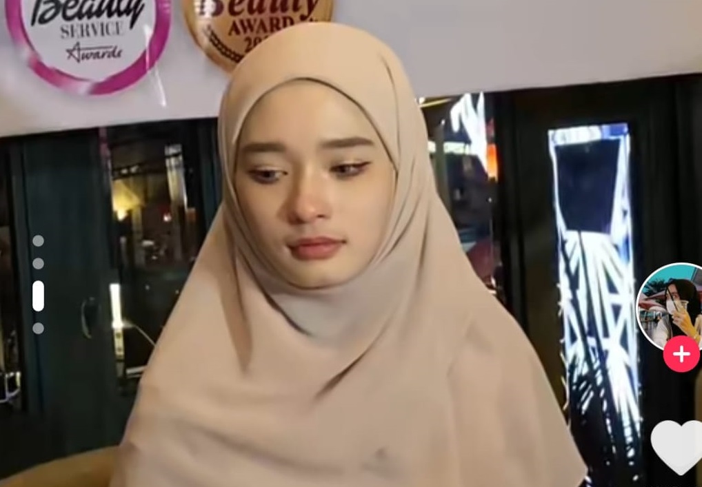 Inara Rusli Buka Cadar Demi Nafkahi Anak: Semoga Teman-teman Tidak Berburuk Sangka