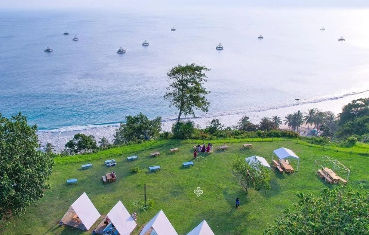 Pantai Arang, Rekomendasi Tempat Wisata Alam di Lampung yang Cocok Untuk Liburan Bersama Keluarga