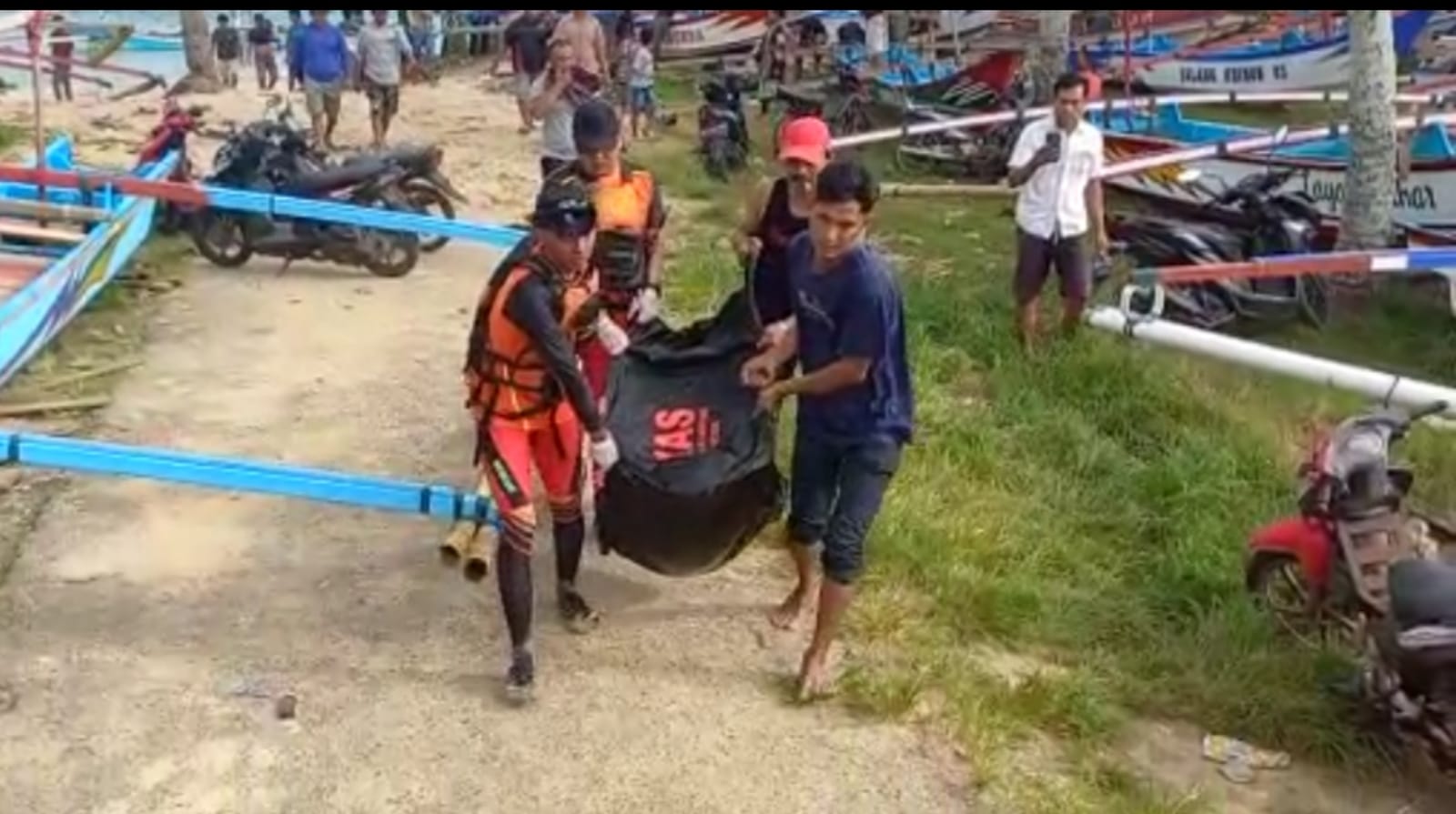 Penting untuk Nelayan di Pesisir Barat, Gunakan Life Jacket saat Melaut!