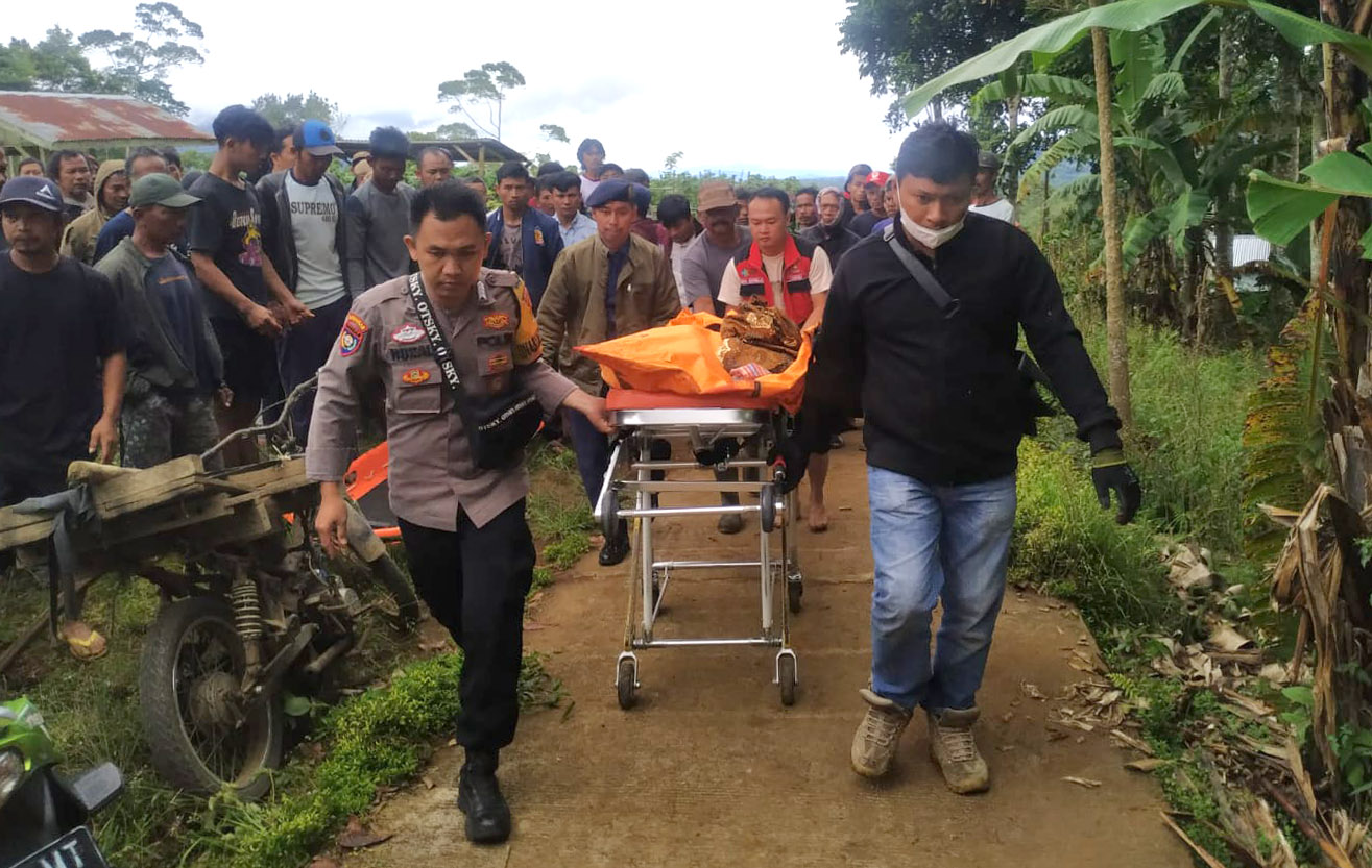 Terseret Longsor, Warga Lampung Tewas di Jurang Sedalam 100 Meter