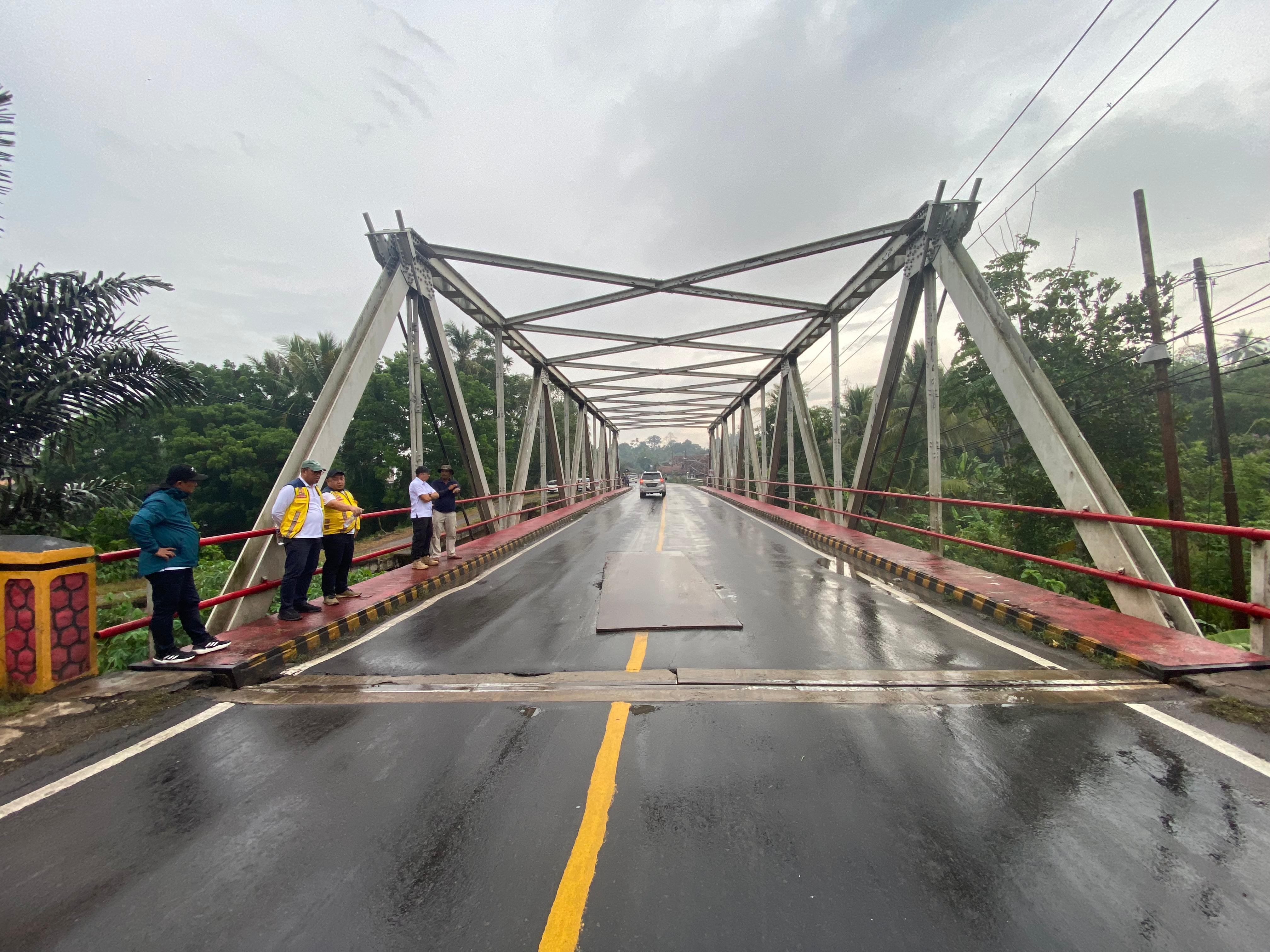 Jembatan Way Abung Bolong, BPJN Pasang Plat Besi