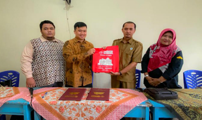 PKM Universitas Teknokrat Indonesia Beri Materi Desain dan Merakit Jembatan Mini ke Sekolah Binaan