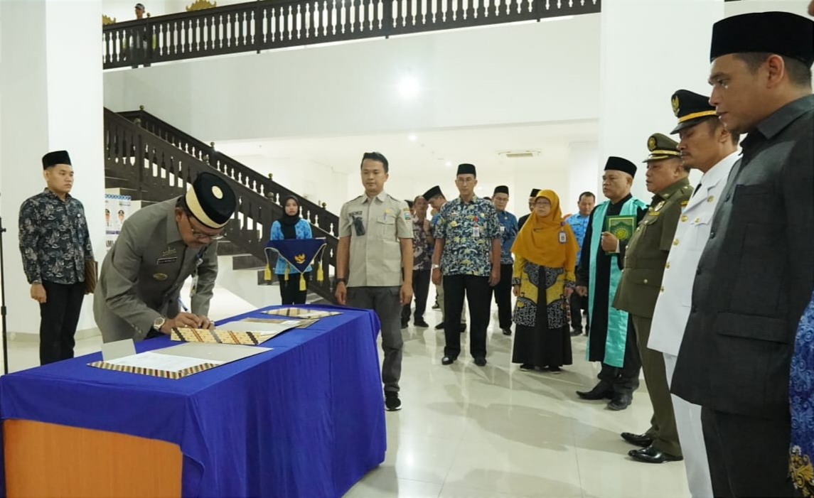 Puluhan Pejabat Pemkab Pesisir Barat Dimutasi, Ada yang Naik Eselon II