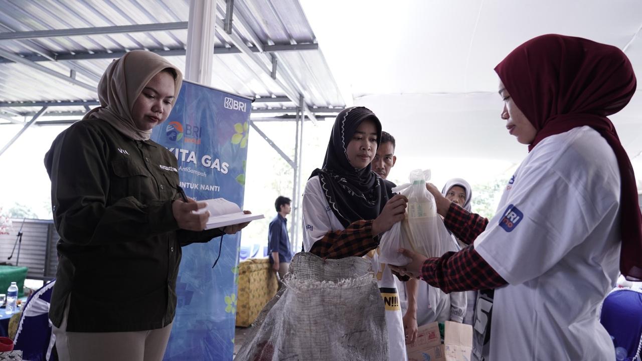 Upaya Nyata BRI Atasi Masalah Sampah dan Lawan Perubahan Iklim, Raih Penghargaan Platinum BISRA Awards 2024
