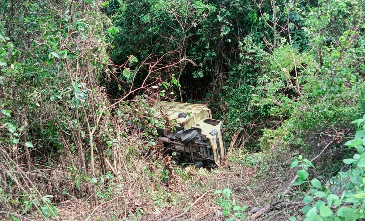 Truk Dari Baturaja Terjun Bebas ke Jurang Dekat RSUD Zapa Way Kanan, Warga Berharap Adanya Pembatas Jalan