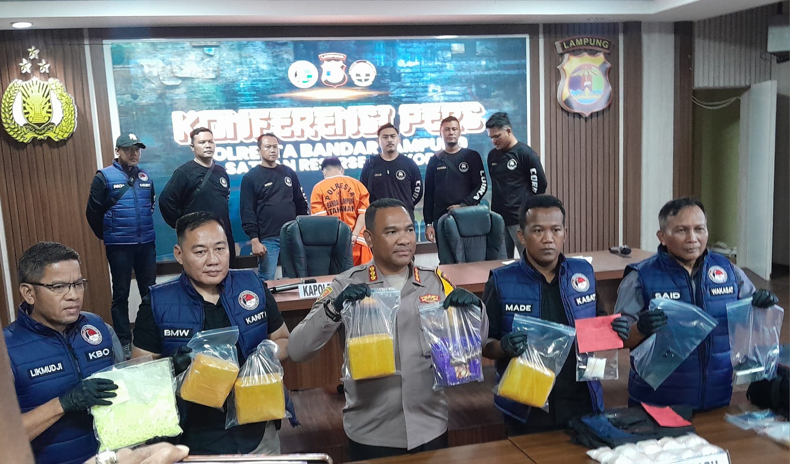 Polisi Sita 6 Kg Sabu dan 1.653 Butir Ekstasi Jaringan Malaysia di Bandar Lampung