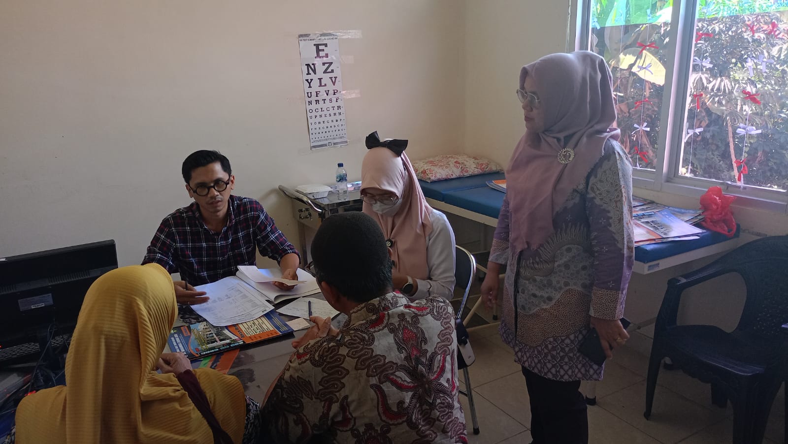 Calon Jamaah Haji Pesisir Barat Lakukan Cek Kesehatan