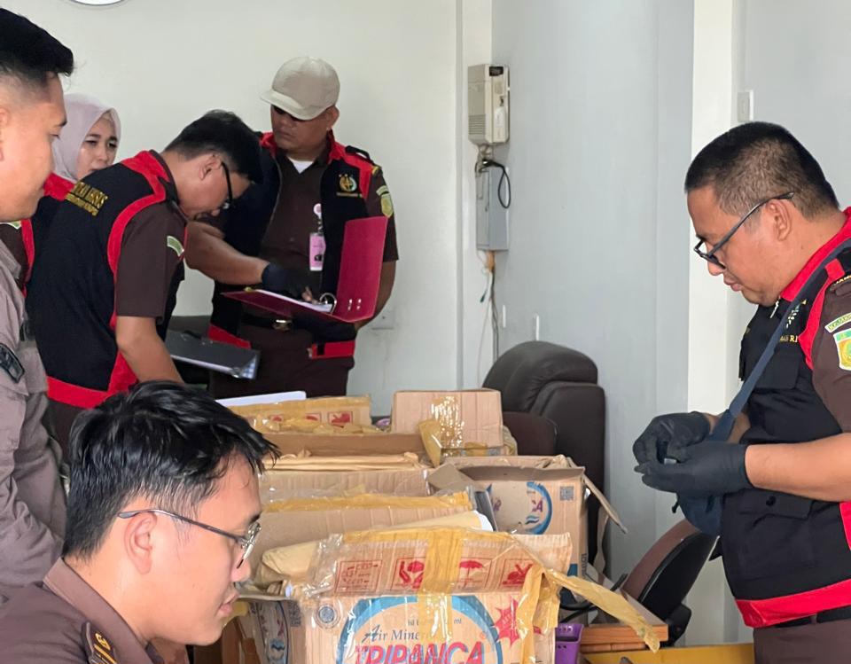 Usut Dugaan Korupsi Rp 3,2 M Pada Proyek SPAM, Penyidik Kejati Lampung Geledah Kantor Rekanan PDAM Way Rilau