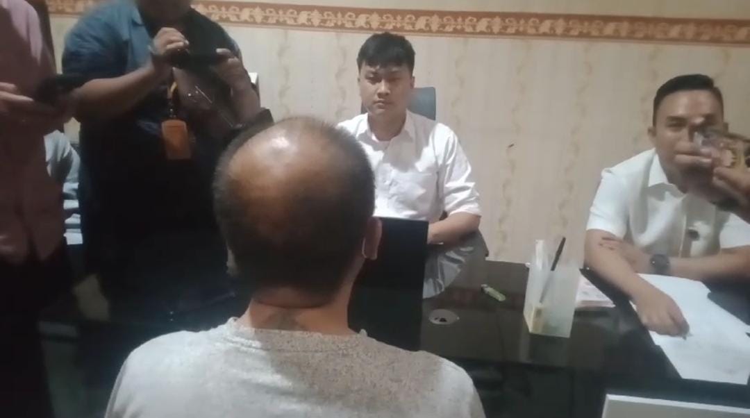 Warga Keturunan Tionghua Edarkan Upal Diamankan Warga Saat Membeli Solar
