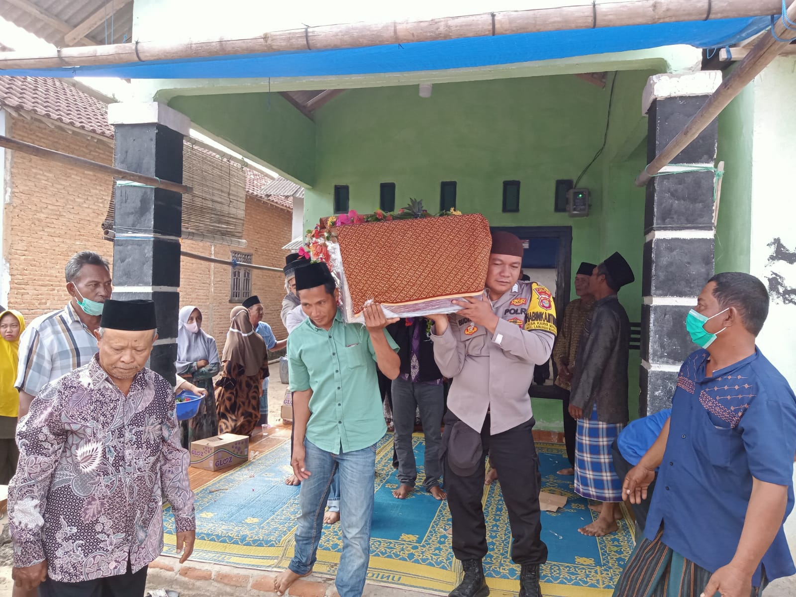 Jenazah 2 PMI Asal Lamtim yang Meninggal di Taiwan Dikebumikan di Kampung Halamannya