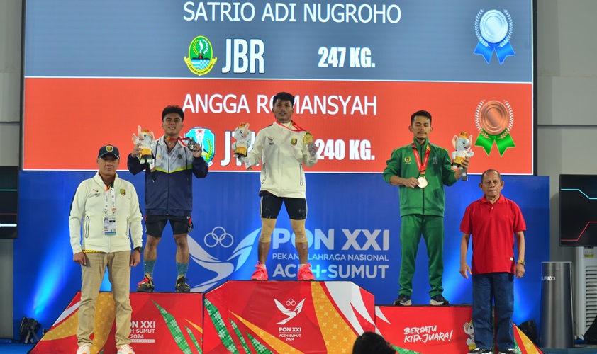 Atlet Angkat Besi Lampung Sabet Medali Emas Sekaligus Pecahkan Rekor