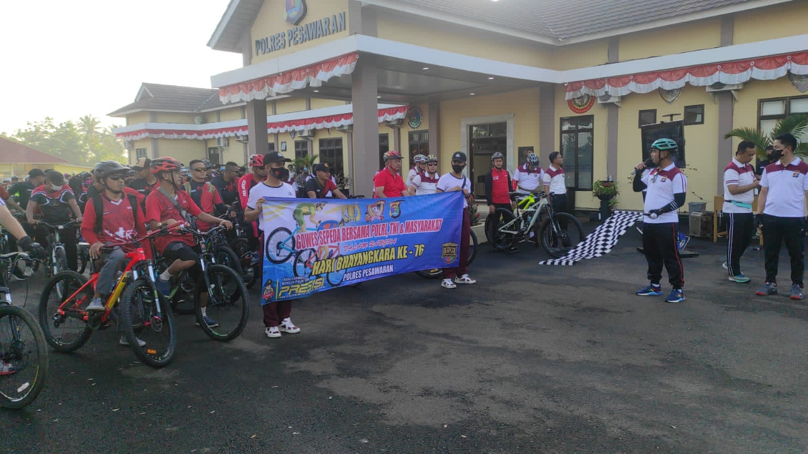Peserta Fun Bike Gowes Gembira Dilepas Kapolres Pesawaran