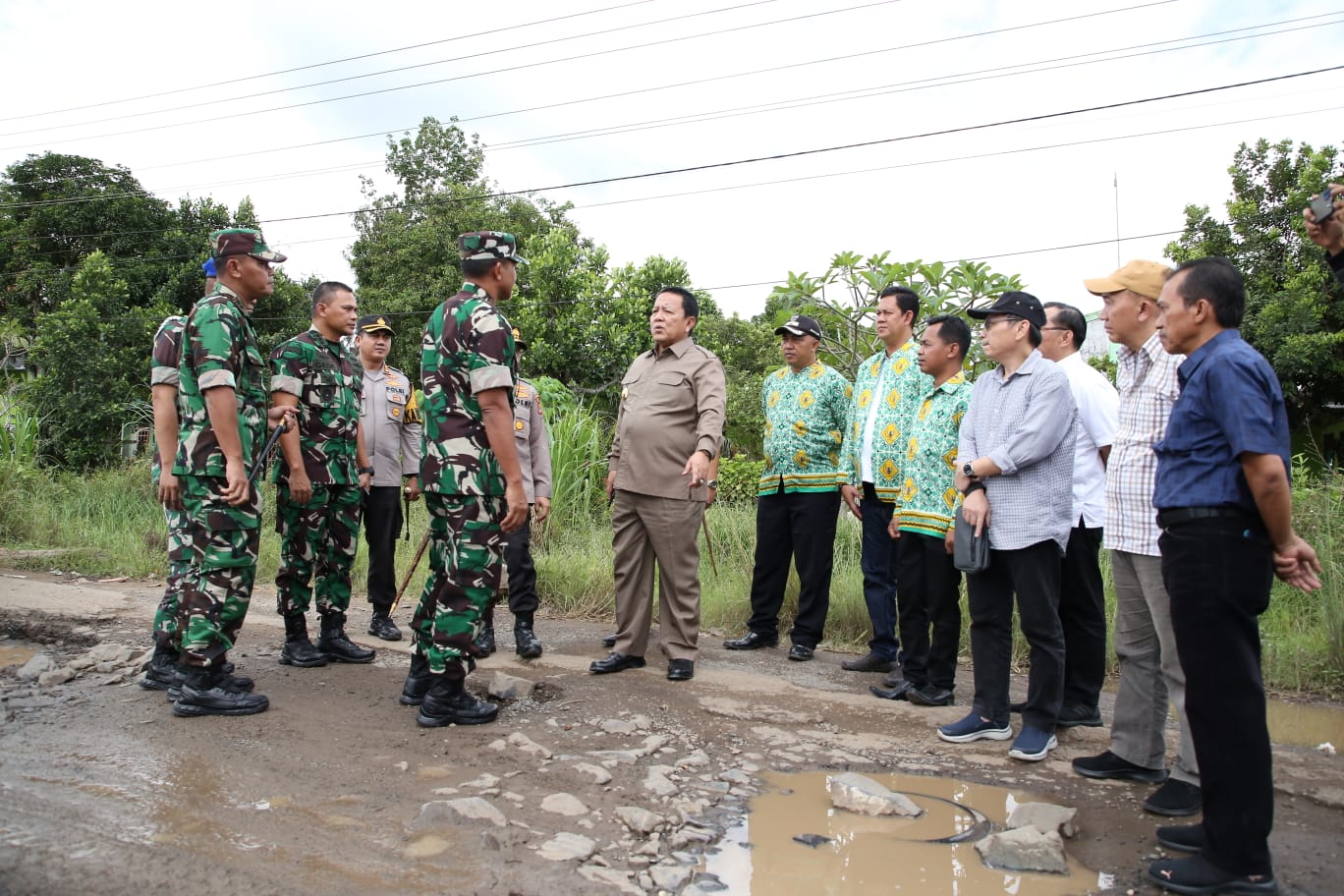 Gubernur Arinal Tinjau Jalan Di Rumbia Lamteng, Siap Kolaborasi Dengan Pemerintah Pusat Dalam Perbaikan