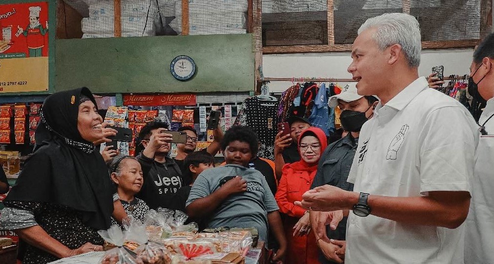 Ganjar Pranowo Luncurkan Program Satu Keluarga Miskin Satu Sarjana Apa Itu?