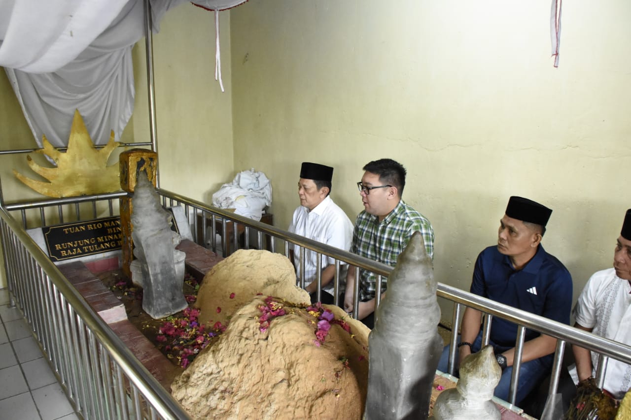 Pj. Bupati Tuba Barat Lampung Ziarah Ke Makam Raja-raja di Tiyuh Pagar Dewa