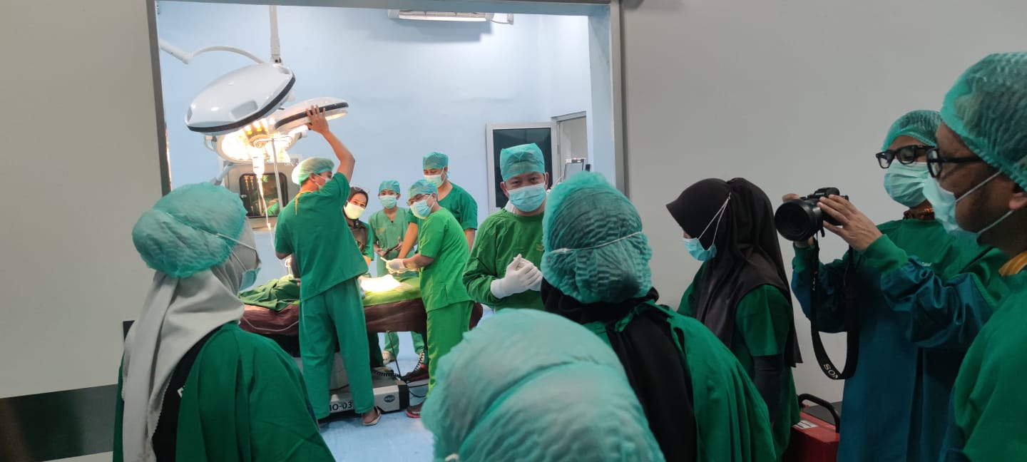 Ratusan Warga Ikuti Baksos Khitan Massal dan Operasi Katarak Gratis