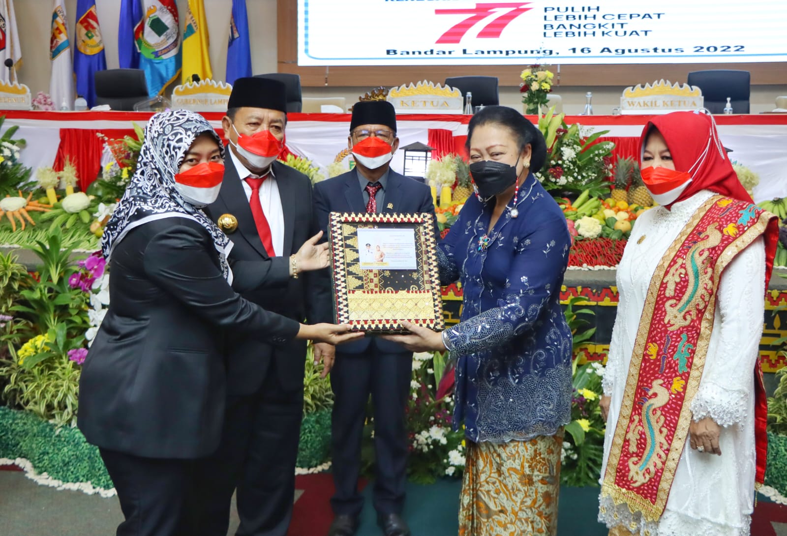 Gubernur Lampung Berikan Penghargaan Mantan Gubernur Oemarsono, Pesan Sang Istri Sangat Menyentuh