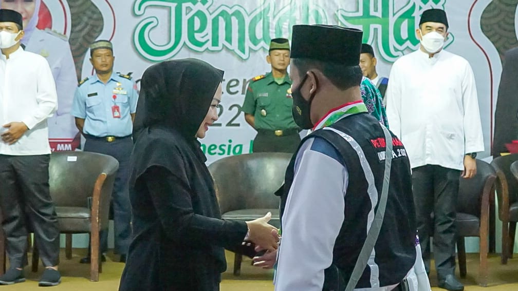 Penuh Haru, Winarti Lepas 122 CJH Tulang Bawang ke Tanah Suci