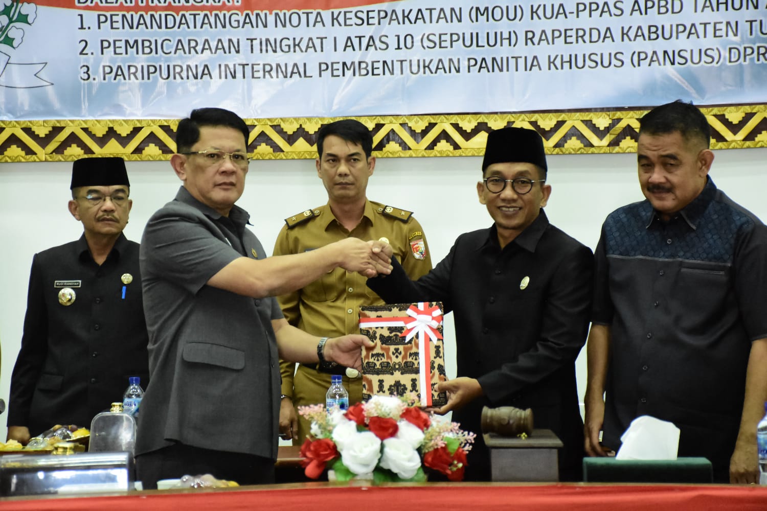 Pj Bupati Firsada Ikuti Rapat Paripurna Bahas Dua Agenda