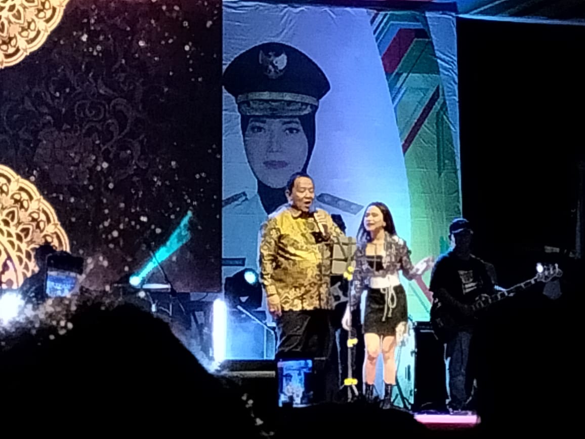 Pukau Pengunjung Lampung Fair, Gubernur Lampung Arinal Duet dengan Rara Lida