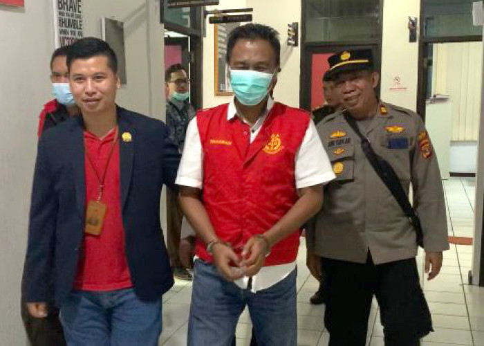 Kasus Dugaan Tipikor Jembatan Way Batu Dilimpahkan, Aria Lukita Dibawa ke Rutan Krui 