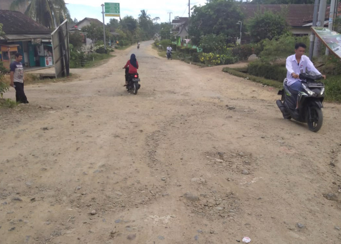 Tolong Perbaiki Jalan Penghubung Semaka-Pematang Sawa!