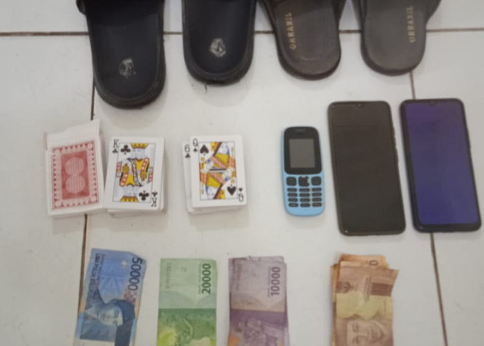 Main Judi Remi Saat Hajatan, Warga Sekampung Diamankan