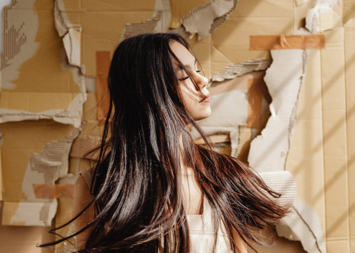 Cepat dan Aman! Ini 7 Cara Memanjangkan Rambut Wanita dengan Bahan Alami