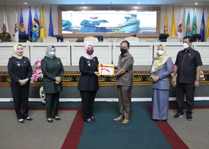 Wagub Chusnunia Chalim Sampaikan Raperda APBD Tahun Anggaran 2023, Segini Besaran Belanja Daerah