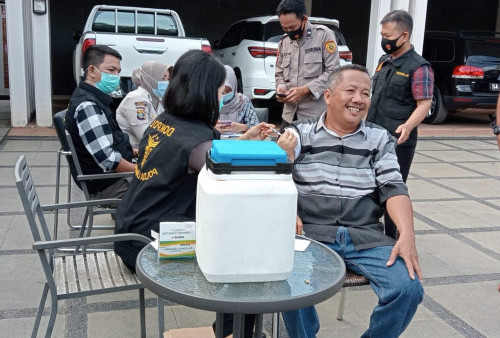 Kediaman Tokoh Masyarakat Lampura Dijadikan Tempat Vaksin Booster