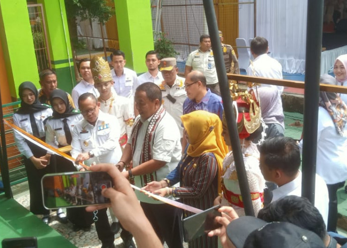 Arinal Resmikan Masjid Ar-Rahman dan RPS Kuliner SMKN 4 Balam