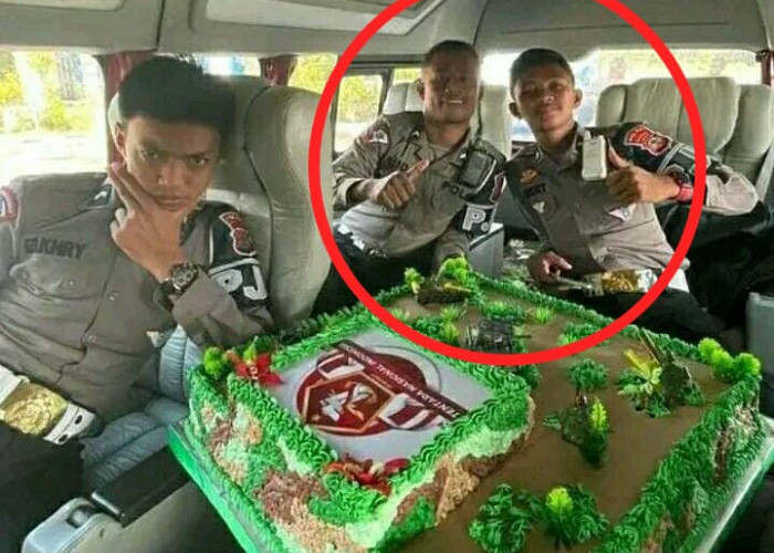 2 Polantas Papua Barat Jilat Kue Peringatan HUT ke-77 TNI, Keduanya Langsung Disel