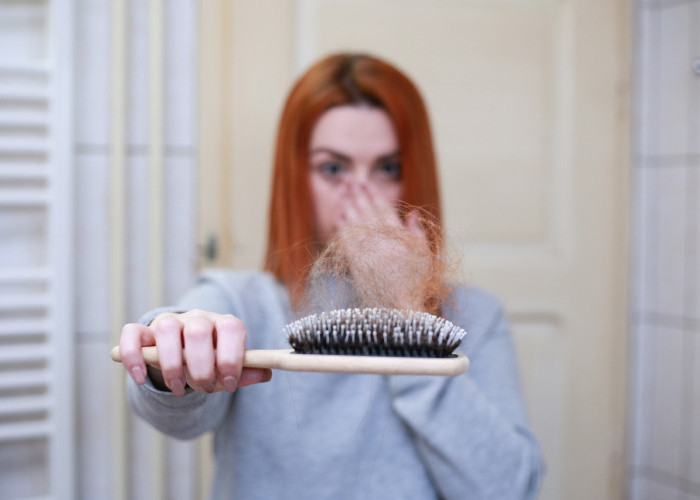 Punya Permasalahan Rambut Rontok? Jangan Khawatir Ada 8 Tips Mengatasinya Hanya dengan Menggunakan Bahan Alami