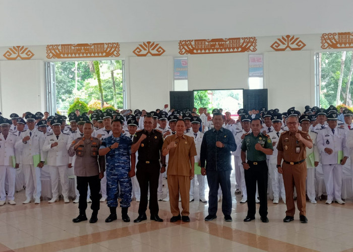 Serahkan SK Perpanjangan Masa Jabatan Kakam, Pj Bupati Tulang Bawang Titip Pesan untuk 146 Kepala Kampung